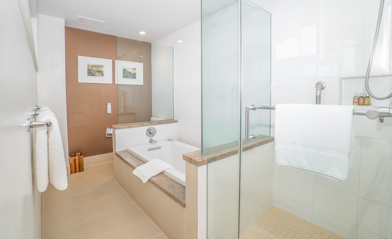 Oceanfront View Signature 1BR Suite Bath 1 Large