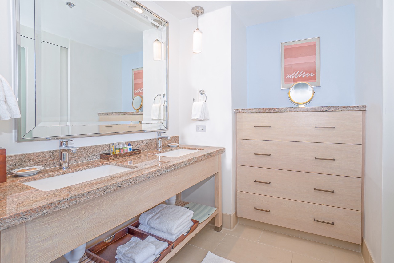 ceanfront View Signature 1BR Suite Bath