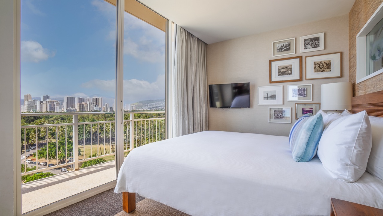 Oceanfront View Signature 1BR Suite Bedroom Hero Large